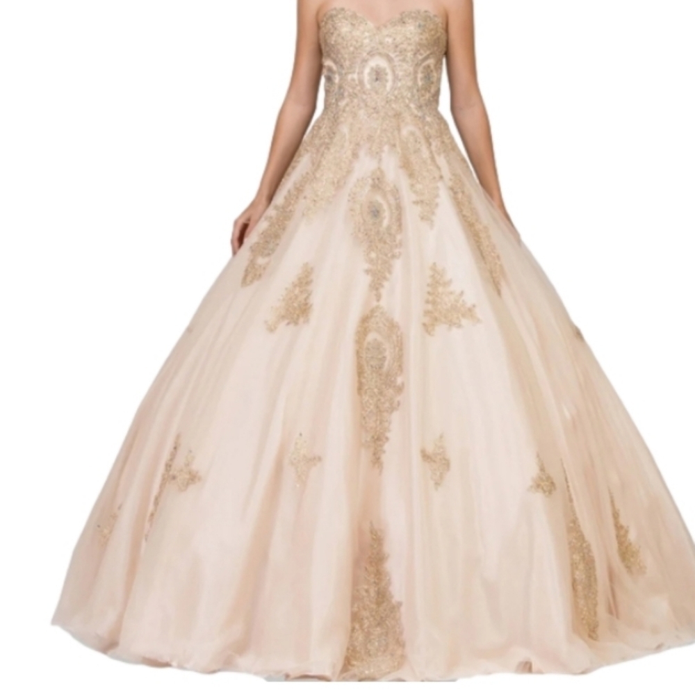 Dancing Queen Beige Tulle Ball Gown Size XS Sweetheart Quinceañera Dress